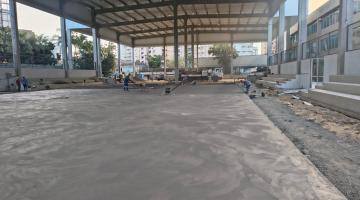 operários atuando na obra #paratodosverem 