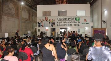 pessoas esperando atendimento no resolve aqui #paratodosverem