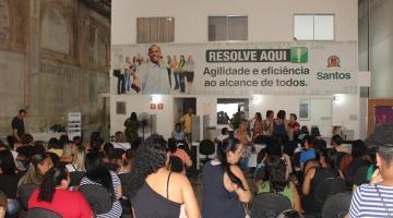 mulheres esperando atendimento no mutirão #paratodosverem