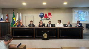 debatedores na mesa #paratodosverem