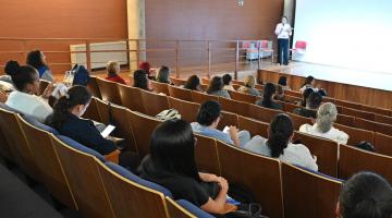 enfermeiras no auditório #paratodosverem