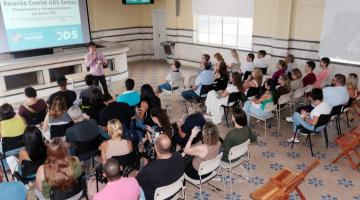 pessoas participando de reunião #paratodosverem