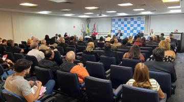 pessoas na reunião #paratodosverem