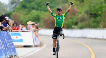 Ciclista comemora ouro nos Jogos Parasul-Americanos. #Paratodosverem