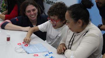 mulheres e crianças participam de oficina #paratodosverem 