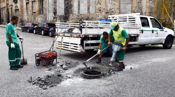 Furtos levam à reposição de mais de 320 tampas de ferro em quatro meses em Santos