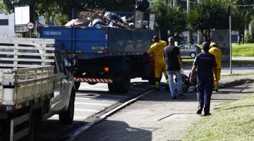 Ação retira três toneladas de resíduos na área central de Santos