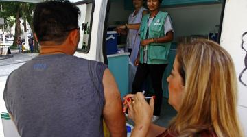Mais de 3,1 mil pessoas vacinadas no Centro de Santos; campanha segue nas policlínicas