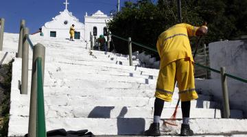Serviços de zeladoria preparam Monte Serrat para fiéis no Dia da Padroeira