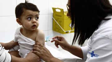 Santos já vacinou contra o sarampo 1.600 bebês de seis meses a menores de um ano