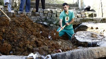 Recuperação de tradicional escadaria do São Bento começa com identificação de vazamentos