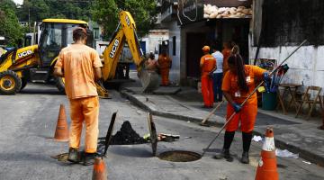 Limpeza remove 10 toneladas de sedimentos e detritos no Morro do Tetéu