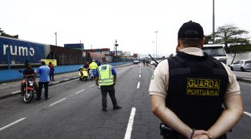 Motociclistas são orientados sobre direção defensiva em Santos