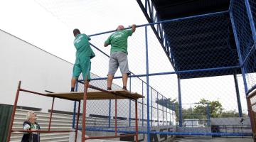 Limpeza da rede de drenagem é realizada em quatro bairros nesta quarta-feira