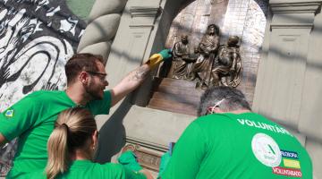 Projeto Clio limpa monumento na Ponta da Praia nesta quarta-feira