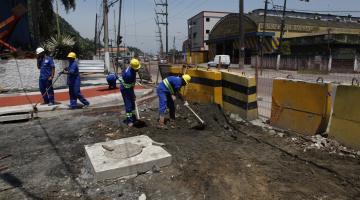 Nova entrada de Santos: Rua Itanhaém recebe camada de asfalto
