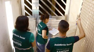 Operadores sociais de Santos fazem busca para atualização do Cadastro Único