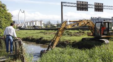 Obras na nova entrada de Santos seguem com limpeza e desassoreamento