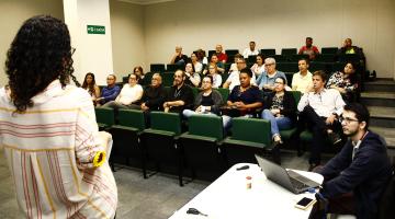 Curso para servidores de Santos aborda resolução de conflitos no ambiente de trabalho