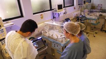 UTI neonatal ganha novos respiradores e complexo hospitalar da ZN tem 27 câmeras de segurança em operação. Assista a vídeo