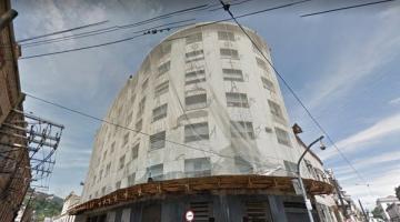 prédio na esquina de ruas #paratodosverem