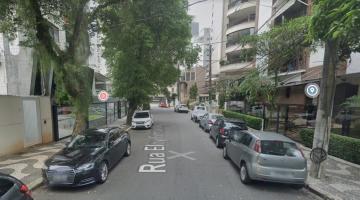 imagem da rua com carros estacionados dos dois lados #paratodosverem