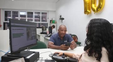 pessoa é atendida na sala #paratodosverem