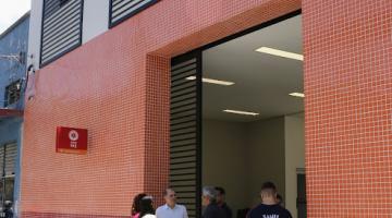 pessoas na frente a base #paratodosverem