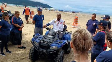 instrutor ensina profissionais do samu #paratodosverem 