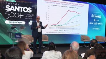 especialista faz apresentação com gráfico na tela #paratodosverem 