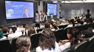estudantes fazem apresentação #paratodosverem