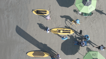 Made in Santos: prancha de surfe adaptada para pessoas com deficiência é referência mundial