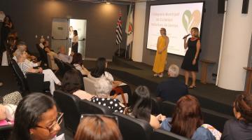 palestrantes falando no simpósio #paratodosverem 