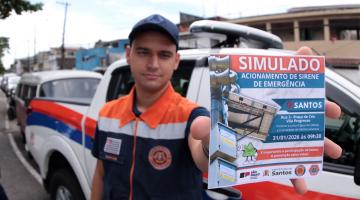 técnico mostra panfleto #paratodosverem