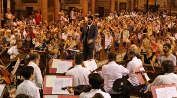 sinfônica se apresentando #paratodosverem 