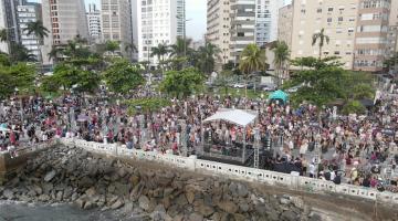 pessoas no show #paratodosverem