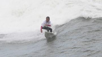 garoto surfando #paratodosverem