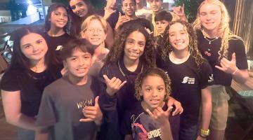Surfistas de base de Santos. #Paratodosverem