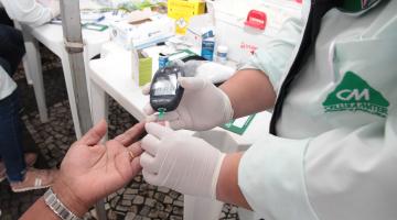 Mais de 240 pessoas fazem teste de glicemia no Centro de Santos