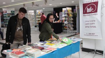 Onda literária divulga trabalhos de professores e alunos na Semana da Educação de Santos