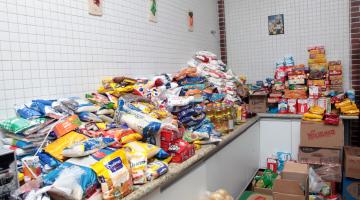 Fundo Social de Santos arrecada 1 tonelada de alimentos para vítimas do temporal