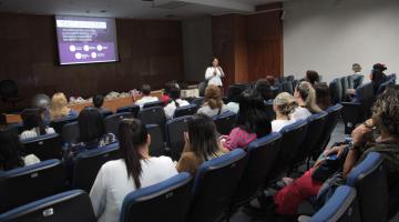 Profissionais da saúde passam por capacitação do Escola das Mães