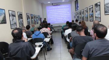 Curso da CET capacita motoristas para atividade profissional e atualiza condutores em Santos