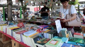 Feira de livros fica na Praça Mauá até janeiro