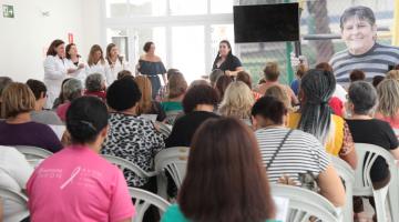 Idosos recebem orientações sobre equilíbrio do aparelho digestivo em Santos