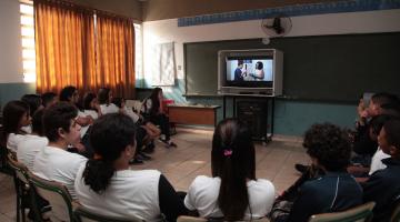 Curta-metragem leva reflexão sobre a questão racial e refugiados à sala de aula