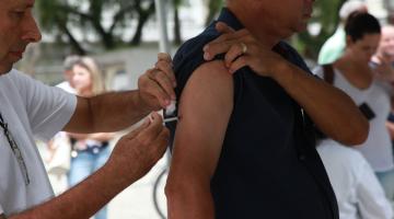 Vacina contra a gripe será dada em posto no Centro de Santos nesta sexta    