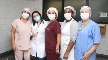enfermeiras posam para a foto #paratodosverem