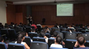 Palestra a estudantes reforça importância da educação acima do trabalho infantil