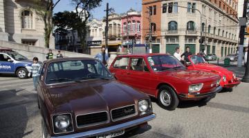 Praça Mauá tem automóveis antigos, música, performances e tour no Festival Santos Café